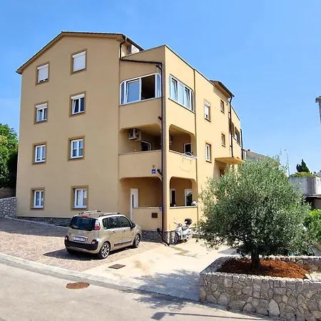 Apartment Goran *